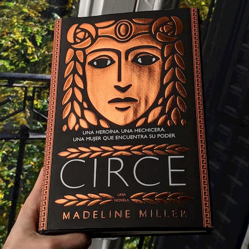 Portada del libro Circe de Madeline Miller de día